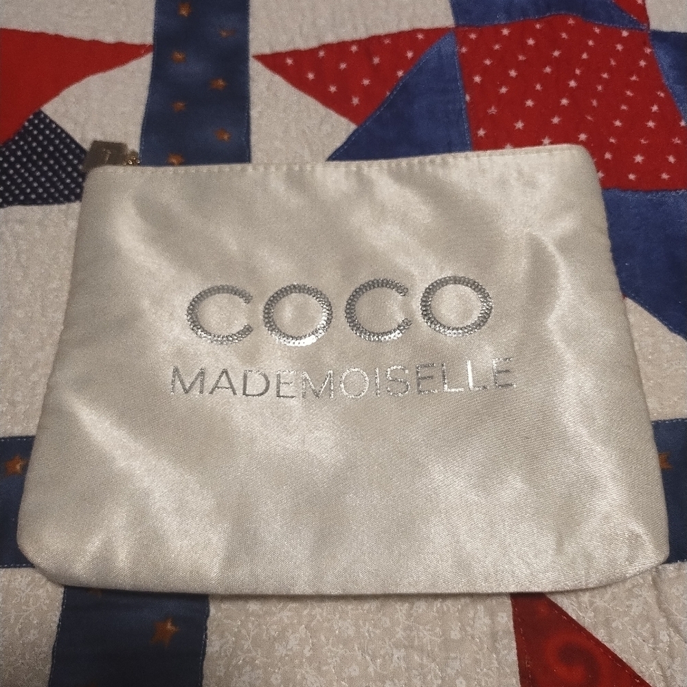 NWOT Chanel " COCO MADEMOISELLE " Satin Cream / White Pouch